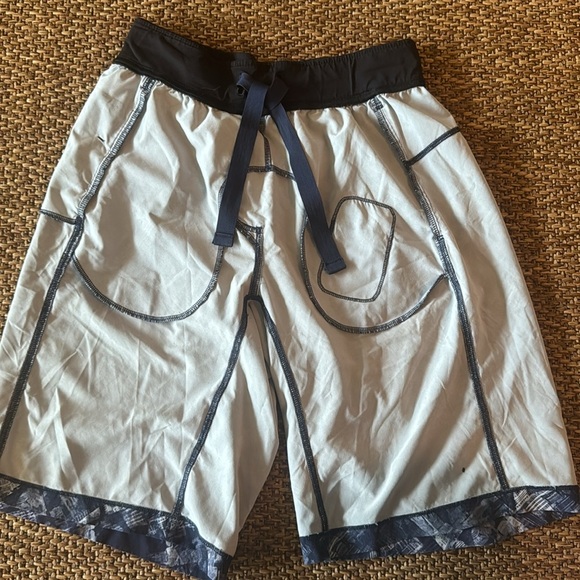 Lululemon Men’s Shorts - Picture 5 of 9